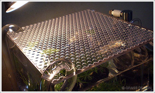 ベタの飛び出し防止 塩ビ パンチングボードでフタを制作 Grass Design アクアリウム 水草水槽 熱帯魚の情報